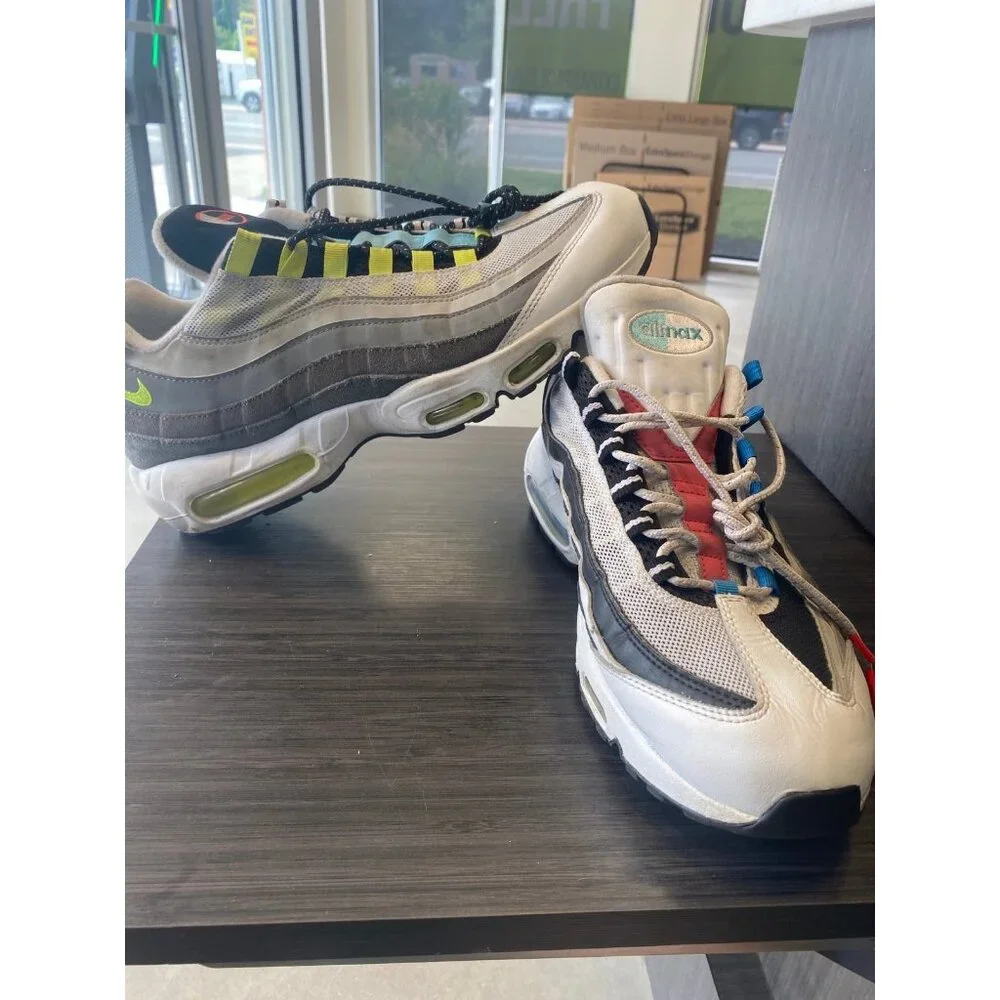 Nike - Picture 2 of 9